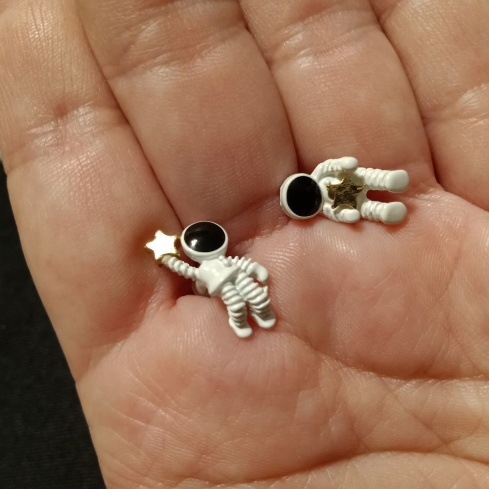 Cute Astronaut Stud Earrings - Picture 2 of 5